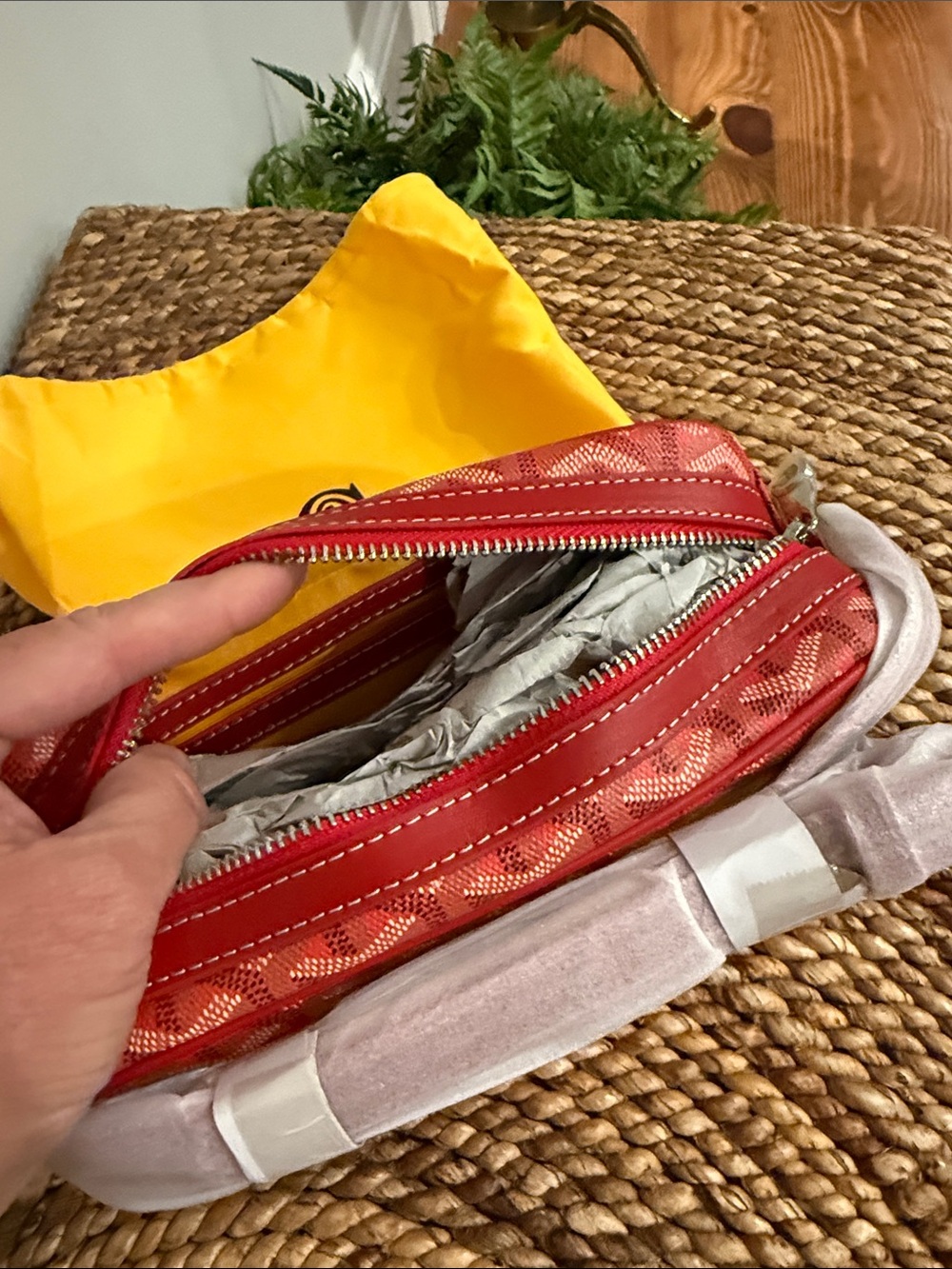 Designer INSPIRED Crossbody Bag in geometric red print - Picture 5 of 7